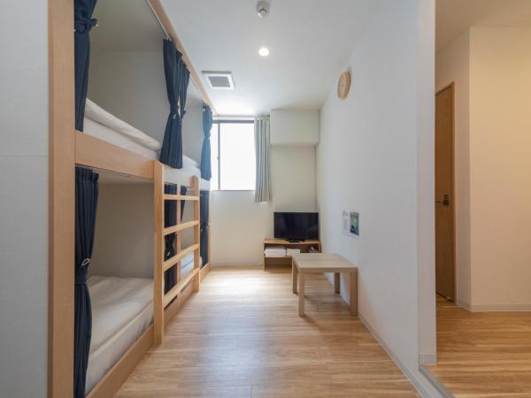 コインズホステル天神ペット宿泊可 : photo 2 de la chambre chambre familiale avec salle de bains privative