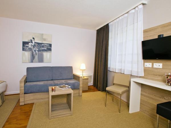 Séjours & Affaires Strasbourg Kleber : photo 6 de la chambre grand studio (3 adultes)