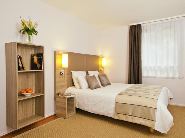 Séjours & Affaires Strasbourg Kleber : photo 6 de la chambre studio (2 adultes)