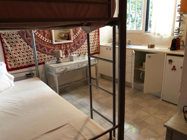 Rhodes Backpackers Boutique Hostel and Apartments : photo 9 de la chambre chambre lits jumeaux standard