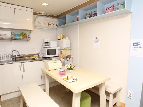 Naru Hostel Korea : photo 8 de la chambre chambre lits jumeaux avec salle de bains privative