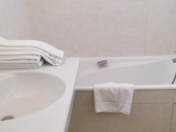 Grand Hôtel du Havre : photo 9 de la chambre chambre lits jumeaux