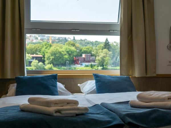 Botel Racek : photo 9 de la chambre chambre double ou lits jumeaux deluxe - vue sur rivière