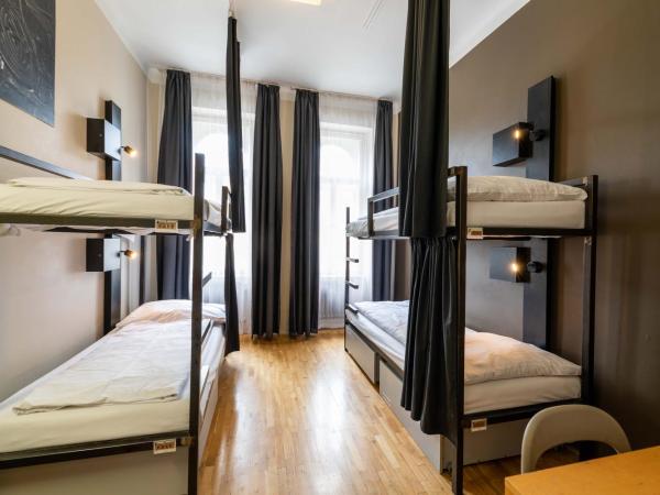 Czech Inn : photo 1 de la chambre chambre quadruple avec salle de bains commune