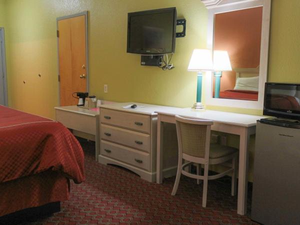 Americas Best Value Inn and Suites Houston FM 1960 : photo 4 de la chambre chambre lit king-size - non-fumeurs