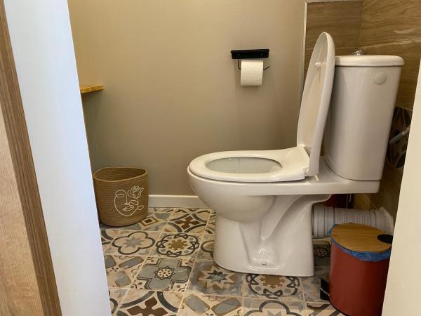 La Maison de Maxou : photo 2 de la chambre chambre lit queen-size - vue sur piscine