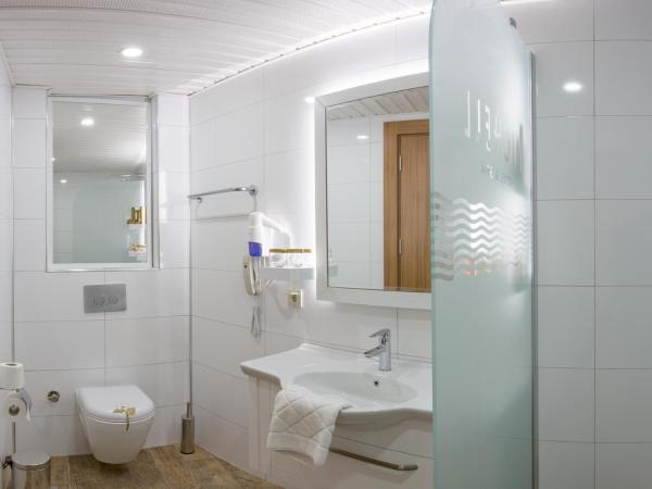 Michell Hotel & Spa - Adult Only - Ultra All Inclusive : photo 5 de la chambre chambre double ou lits jumeaux standard - vue latérale sur mer - réservée aux adultes