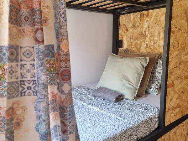 St. António 49 : photo 2 de la chambre lit dans dortoir féminin de 9 lits