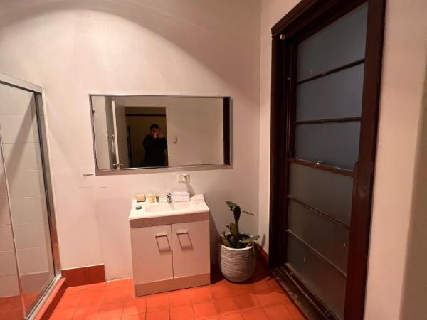 Charing Cross Hotel : photo 3 de la chambre chambre avec 2 grands lits queen-size