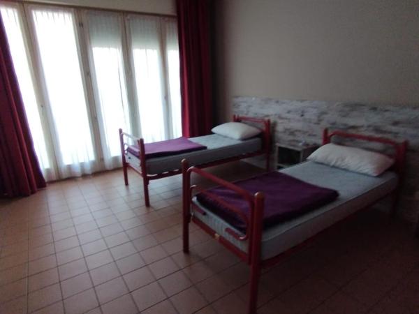 Ostello Torino : photo 3 de la chambre chambre lits jumeaux standard avec salle de bains commune