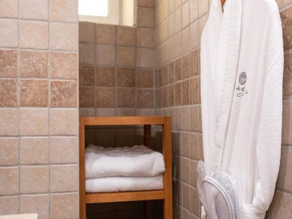 Hôtel de La Fossette : photo 8 de la chambre suite avec terrasse