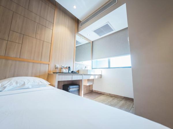 Hotel 81 Premier Star : photo 3 de la chambre chambre lit queen-size deluxe