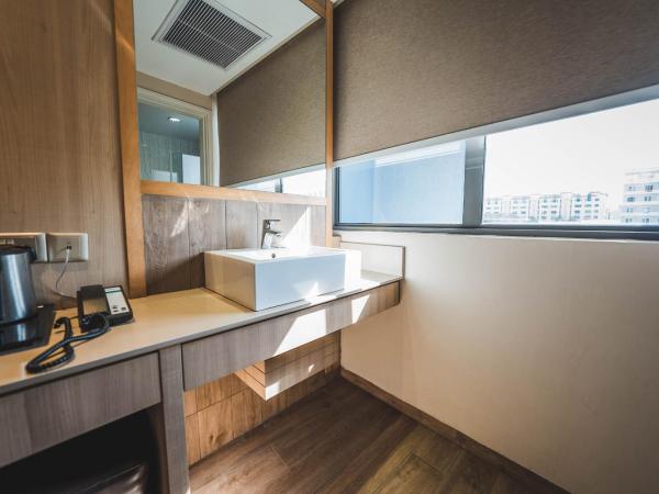 Hotel 81 Premier Star : photo 4 de la chambre chambre lit queen-size deluxe