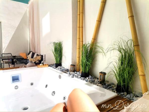 Atlantis Boutique City Hotel : photo 3 de la chambre suite avec jacuzzi