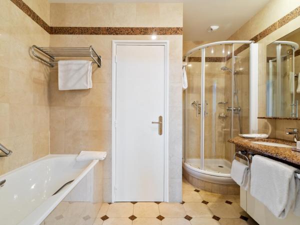 Hôtel du Palais Biarritz, in The Unbound Collection by Hyatt : photo 3 de la chambre chambre lit king-size classique - vue sur plage