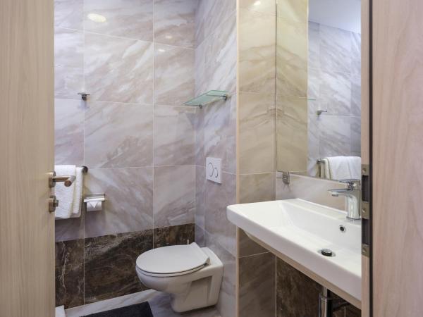 D-Elegant Lapad Dubrovnik : photo 6 de la chambre chambre triple avec terrasse