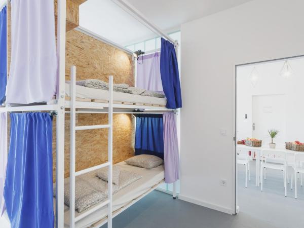 Avenue Hostel : photo 9 de la chambre lit dans dortoir mixte de 4 lits avec salle de bains privée