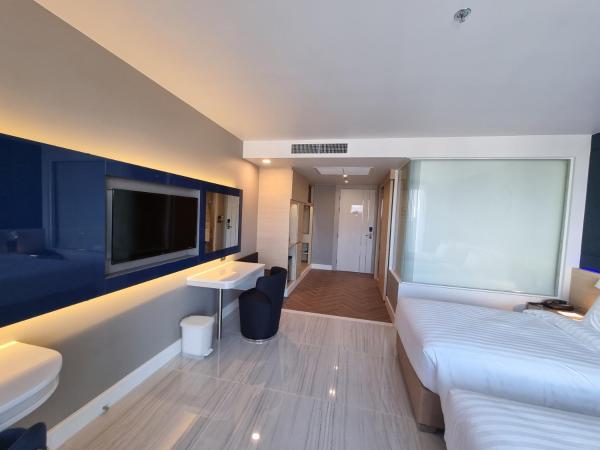 Pattaya Discovery Beach Hotel - SHA Extra Plus : photo 4 de la chambre chambre double ou lits jumeaux supérieure - tour dee