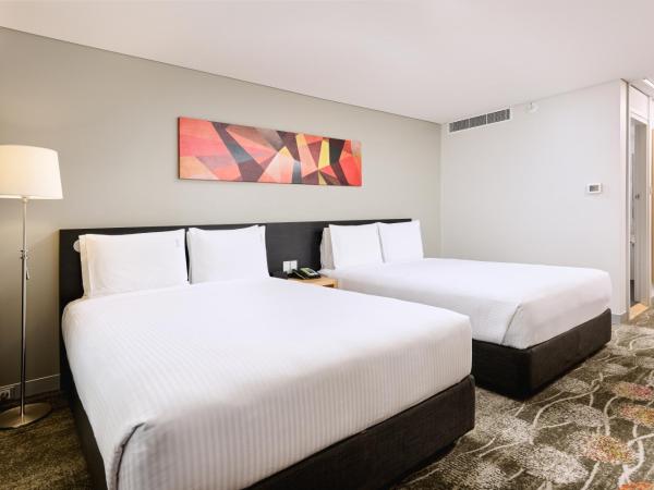 Holiday Inn Perth City Centre, an IHG Hotel : photo 2 de la chambre chambre standard avec 2 lits queen-size