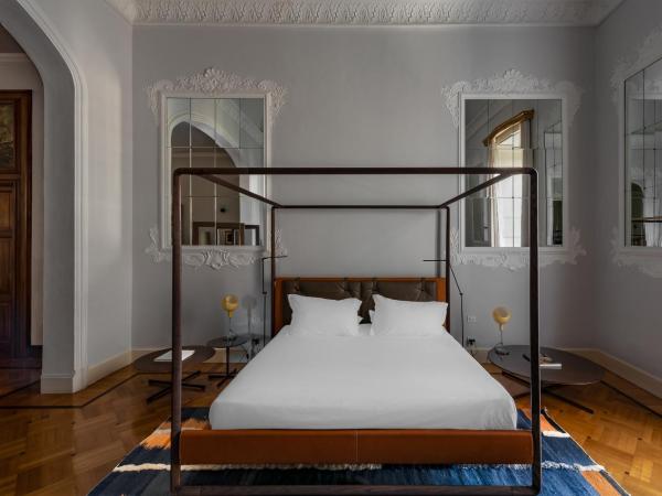 La Fiermontina Palazzo Bozzi Corso Hotel : photo 4 de la chambre suite deluxe avec balcon - vue sur ville