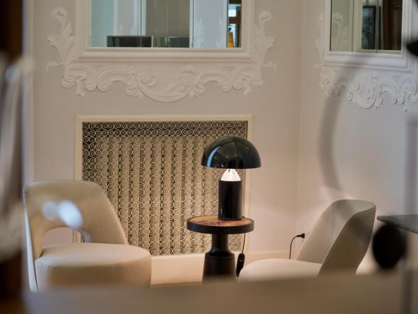 La Fiermontina Palazzo Bozzi Corso Hotel : photo 3 de la chambre suite deluxe avec balcon - vue sur ville