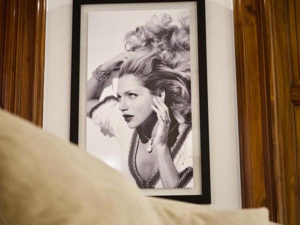 La Fiermontina Palazzo Bozzi Corso Hotel : photo 2 de la chambre suite deluxe avec balcon - vue sur ville