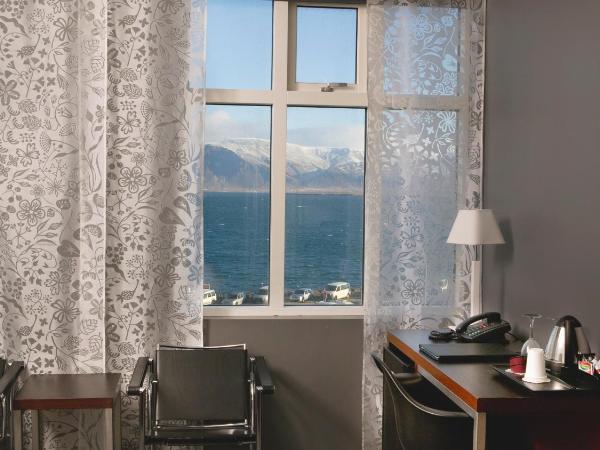 Center Hotels Arnarhvoll : photo 6 de la chambre chambre double deluxe - vue sur mer