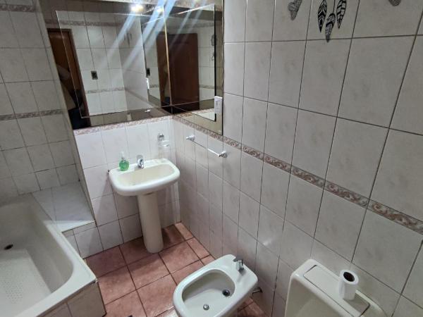 Hostel Ruca Potu : photo 7 de la chambre chambre triple avec salle de bains privative