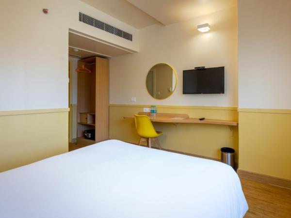 Bloom Hotel - HITEC City : photo 6 de la chambre chambre standard lit queen-size