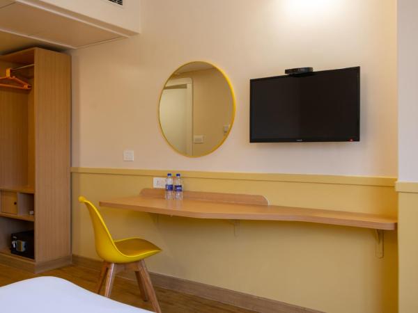 Bloom Hotel - HITEC City : photo 7 de la chambre chambre standard lit queen-size