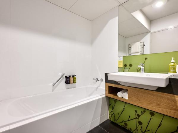 Holiday Inn Perth City Centre, an IHG Hotel : photo 4 de la chambre hébergement standard 2 lits queen-size avec salle de bains séparée