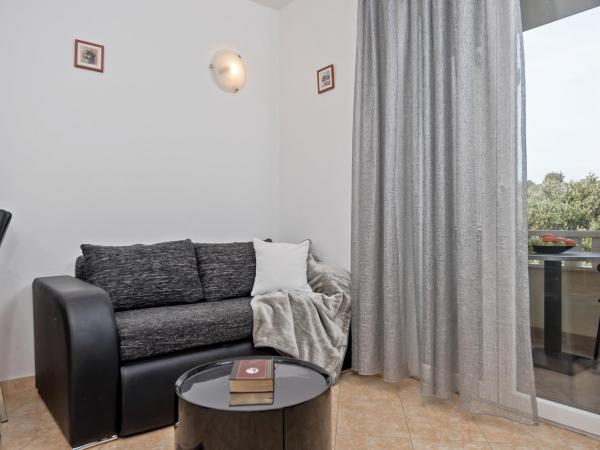 Apartments and rooms with parking space Rogoznica - 10339 : photo 2 de la chambre appartement 1 chambre avec terrasse - vue sur mer