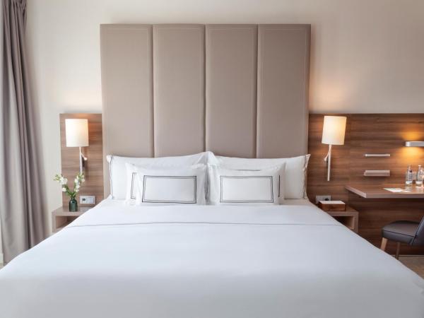 Meliá Düsseldorf : photo 7 de la chambre suite junior the level avec accès au salon exécutif