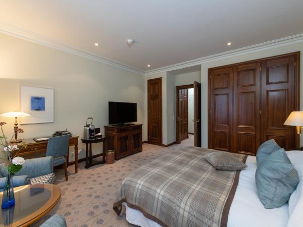 Suvretta House : photo 3 de la chambre chambre double ou lits jumeaux supérieure - vue sur lac