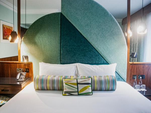 Arthaus Hotel : photo 3 de la chambre chambre lit king-size supérieure