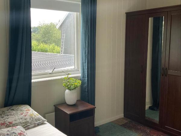 private room in shared apartment : photo 3 de la chambre chambre double avec salle de bains commune