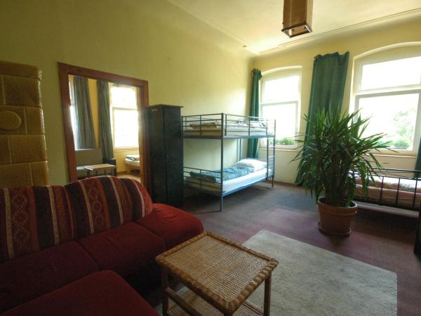 Sandino Hostel - Solo Traveler Sanctuary : photo 1 de la chambre lit dans dortoir mixte de 6 lits