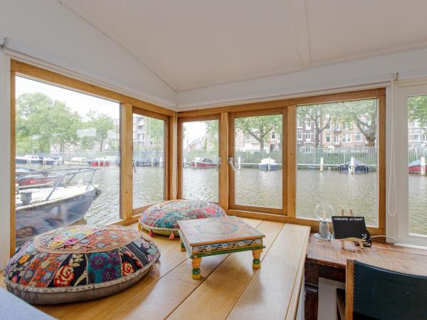 The Amsterdam Houseboat Family - de Jordaan : photo 6 de la chambre studio sur péniche - vue sur canal