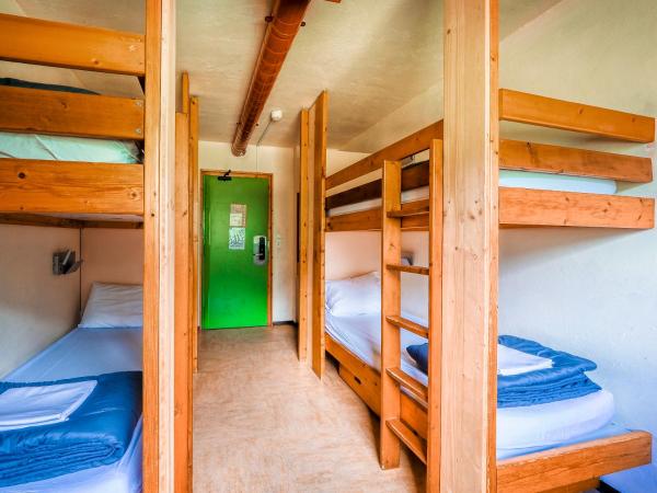 Auberge de Jeunesse HI Chamonix : photo 1 de la chambre lit dans dortoir pour femmes de 6 lits