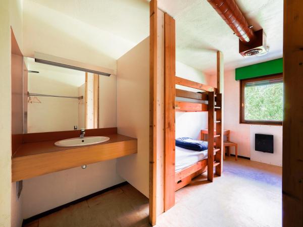 Auberge de Jeunesse HI Chamonix : photo 1 de la chambre chambre privée 4 lits