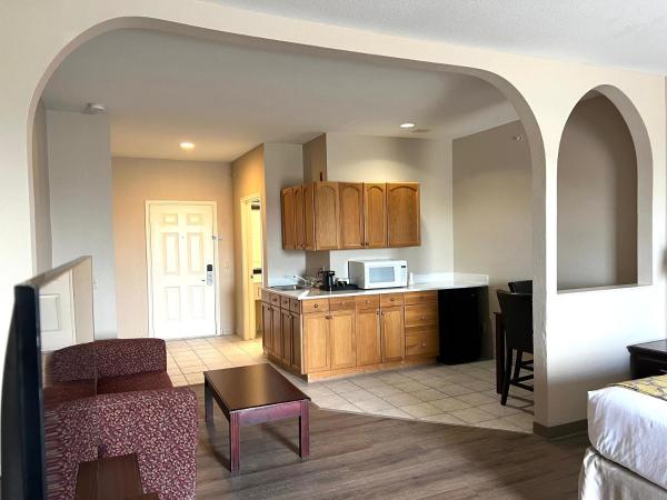 Baymont by Wyndham Houston Brookhollow : photo 5 de la chambre suite lit king-size – non-fumeurs