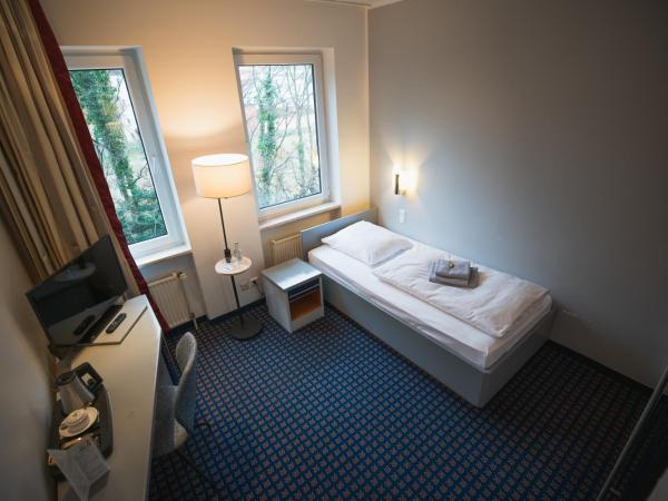 Hotel in Herrenhausen : photo 2 de la chambre chambre simple Économique