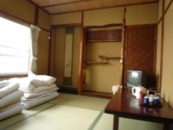 Daiya Ryokan : photo 5 de la chambre chambre lits jumeaux de style japonais avec salle de bains commune