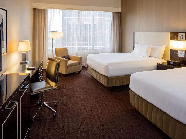 Hyatt Regency New Orleans : photo 1 de la chambre chambre avec 2 lits queen-size et douche accessible aux personnes à mobilité réduite