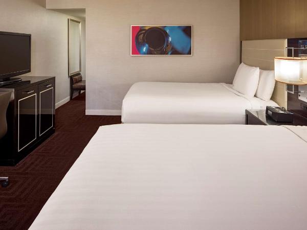 Hyatt Regency New Orleans : photo 2 de la chambre chambre avec 2 lits queen-size et douche accessible aux personnes à mobilité réduite