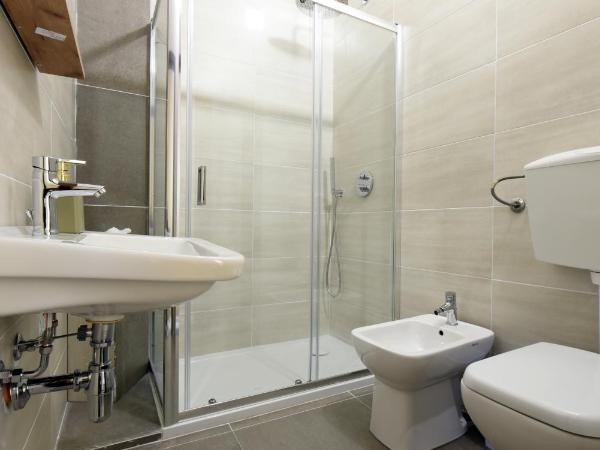 Hotel Roma 62 : photo 2 de la chambre chambre double ou lits jumeaux - accessible aux personnes à mobilité réduite