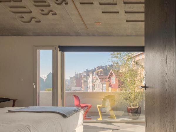 Hotel Tipografia do Conto by Casa do Conto : photo 1 de la chambre chambre double avec balcon - vue sur jardin