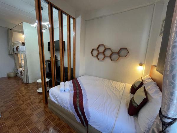 Acozyposhtel : photo 2 de la chambre studio familial