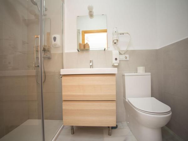 The Nomad Hostel&Pension : photo 4 de la chambre chambre double – vue sur ville