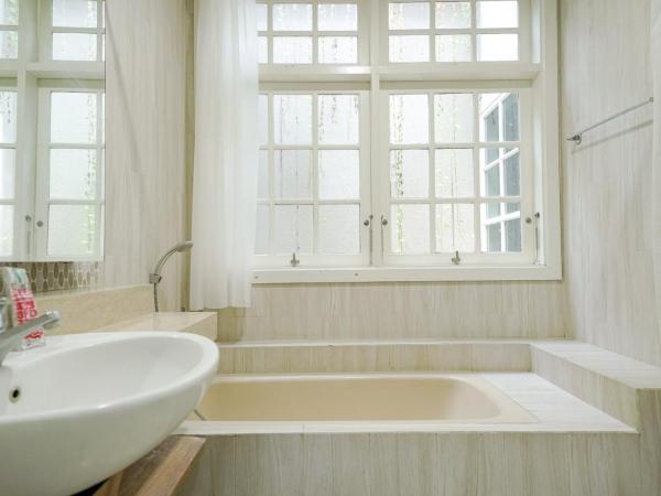 RedDoorz Premium near RS Pondok Indah La Maison : photo 5 de la chambre suite junior